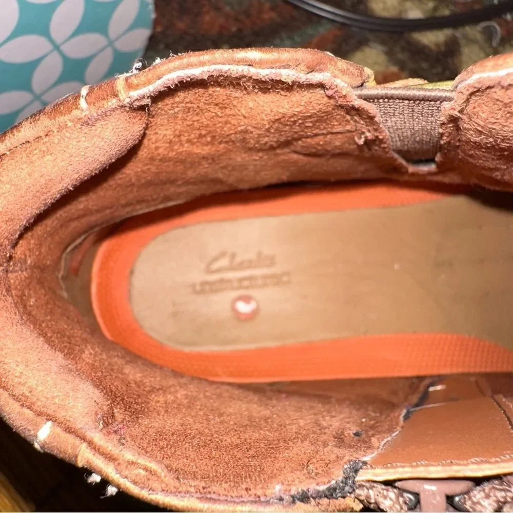 ✨ Clark’s brown leather slip on bootie, side zipper sz 8.